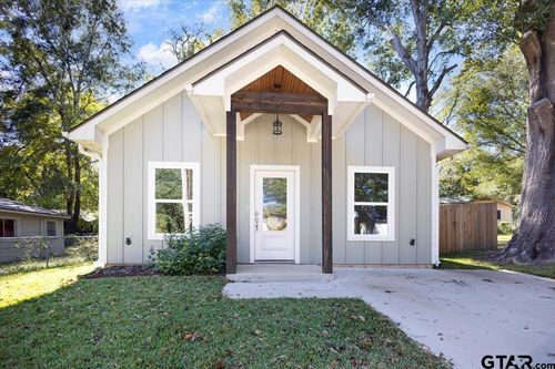 304 E Cottonwood St, Overton, TX, 75684-1813 | Card Image