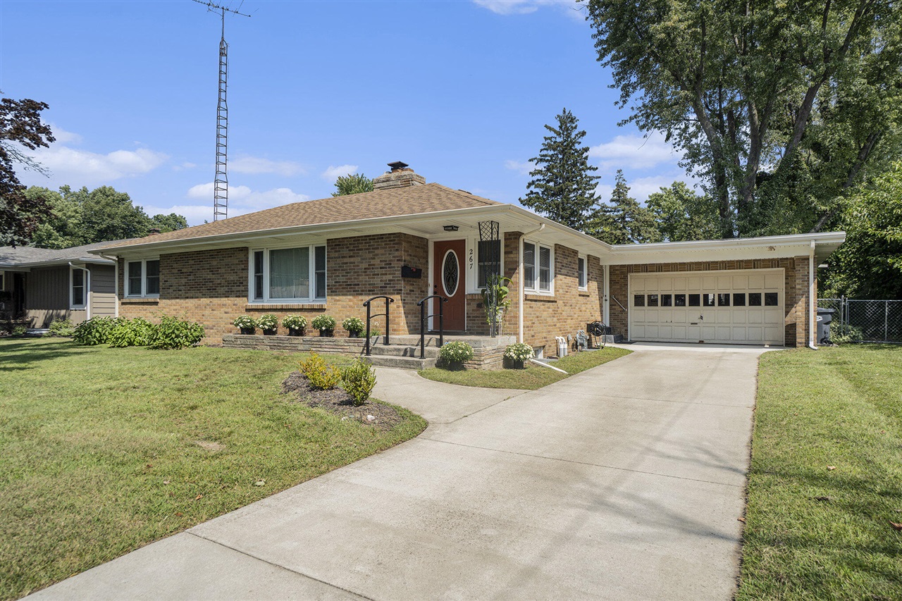 Itzen Ct, South Haven, MI 49090