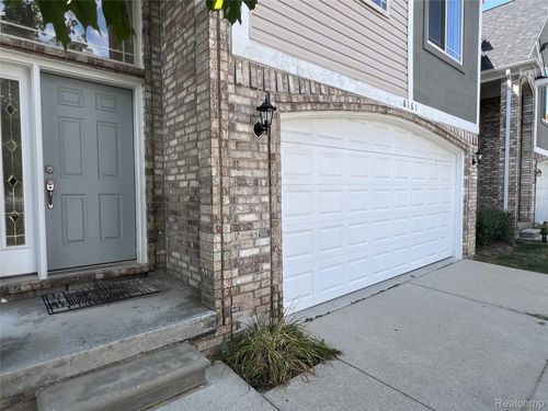 6161 Elarz Dr, Troy, MI, 48085-1372 | Card Image