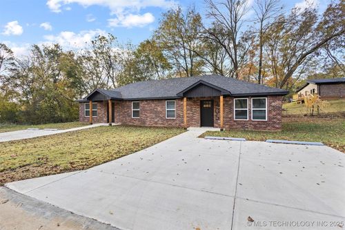 405 E Jones St, Durant, OK, 74701-5249 | Card Image