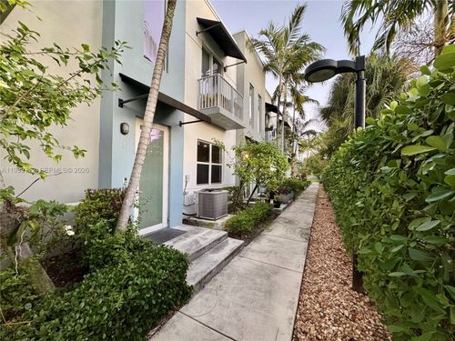 unit-2-440 Ne 35th Ct, Oakland Park, FL, 33334-2167 | Card Image