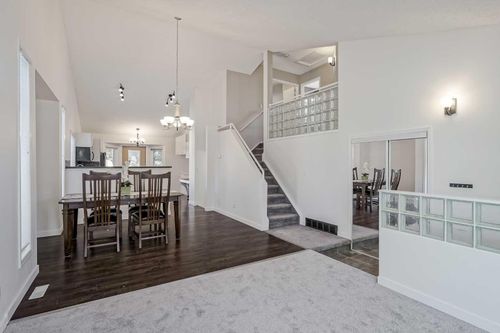 8 Millbank Rd Sw, Calgary, AB, T2Y2B7 | Card Image