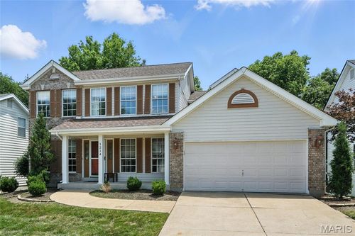 1214 Oak Borough Dr, Ballwin, MO, 63021-8330 | Card Image
