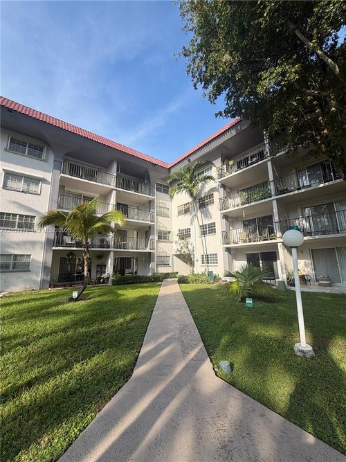 201e-8107 Sw 72nd Ave, Miami, FL, 33143-7621 | Card Image