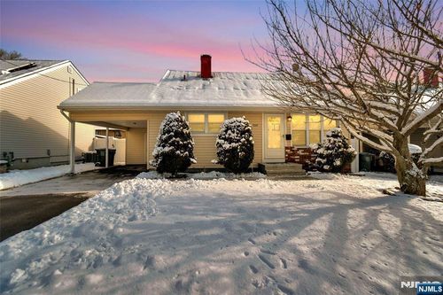 160 Brown Ave, Iselin, NJ, 08830-2523 | Card Image