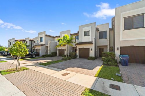 0-20544 Ne 5th Pl, Miami, FL, 33179-3573 | Card Image