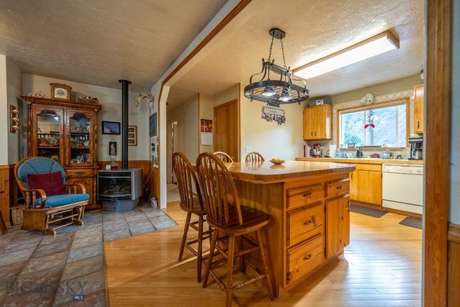 1077 Us Highway 89 S, House other with 3 bedrooms, 3 bathrooms and null parking in Gardiner MT | Image 20