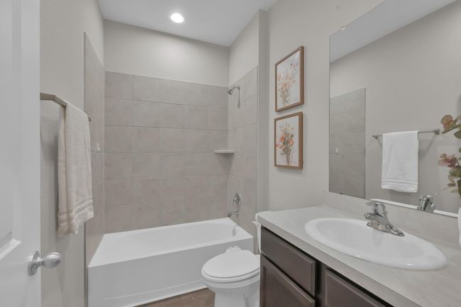 The guest bathroom downstairs is a full sized bathroom and offers a polished and inviting aesthetic for your guests. | Image 22