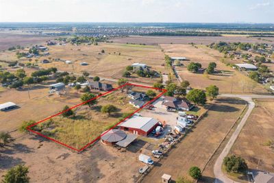 632 E Reindeer Road, House other with 3 bedrooms, 2 bathrooms and null parking in Lancaster TX | Image 2