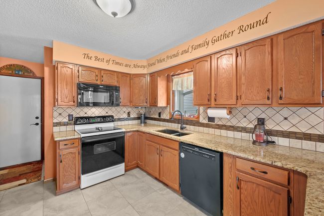 233 24 Th St, Home with 3 bedrooms, 3 bathrooms and null parking in West Des Moines IA | Image 5