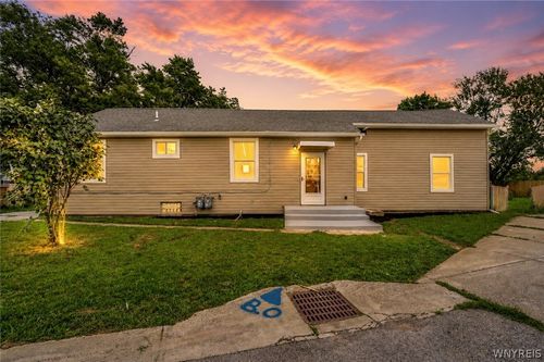 1 Brookhaven Dr, Cheektowaga, NY, 14225-2531 | Card Image