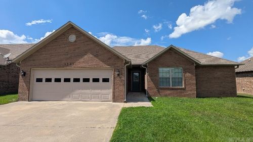 1105 Garrison Ln, Paragould, AR, 72450-6247 | Card Image