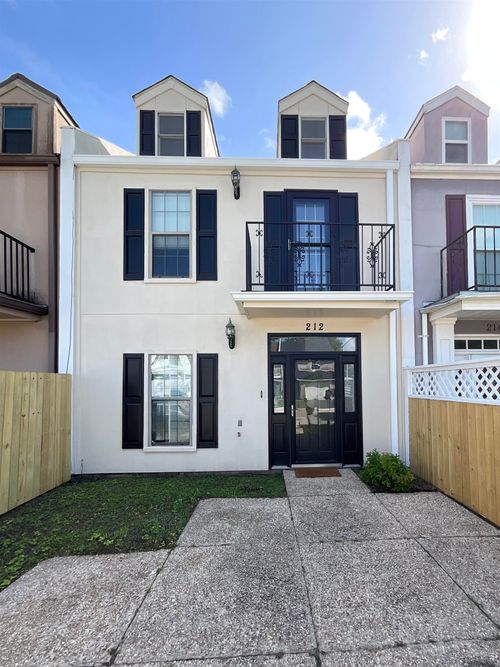 212 Rue D Iberville, Houma, LA, 70360-4037 | Card Image