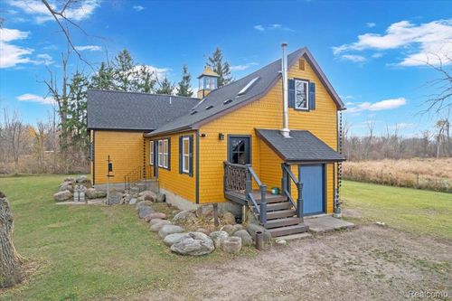 8839 Petz Rd, Imlay City, MI, 48444-9516 | Card Image