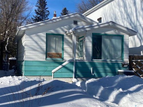 1127 Av J S, Saskatoon, SK, S7M2C2 | Card Image
