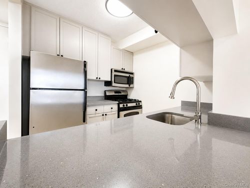 30j-4-74 48th Avenue, New York, NY, 11109 | Card Image