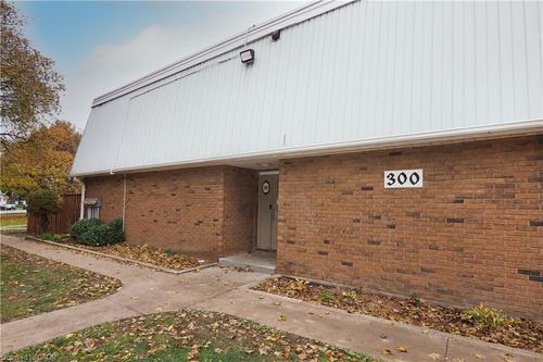 4-300 Traynor Ave, Kitchener, ON, N2C2J1 | Card Image