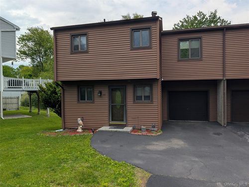 45 Hilltop Cir, Fishkill, NY, 12524-2621 | Card Image