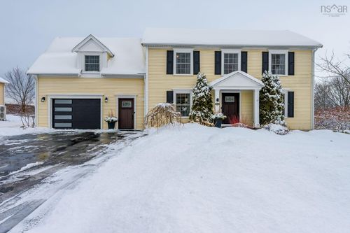 39 Stirling Ave, Wolfville, NS, B4P2N3 | Card Image