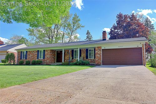 36927 Heatherton Dr, Farmington, MI, 48335-2928 | Card Image