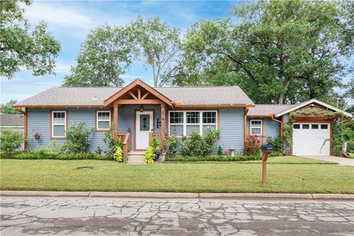 814 Trumbo St, Coffeyville, KS, 67337-2925 | Card Image
