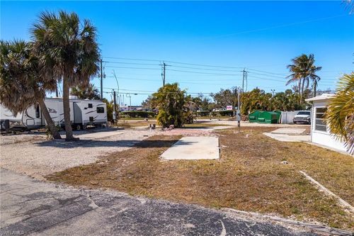 4 Helen Ln, FORT MYERS BEACH, FL, 33931-2940 | Card Image