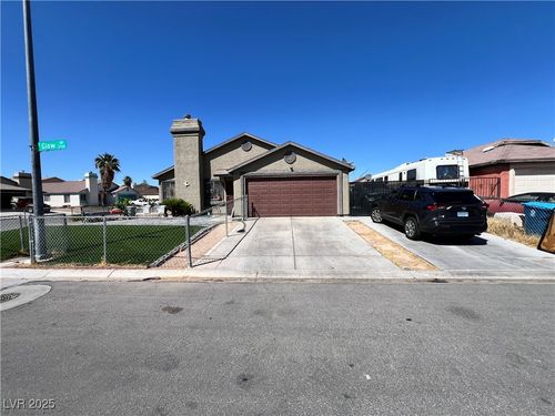 3726 Glow Dr, Las Vegas, NV, 89115-1204 | Card Image
