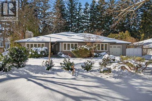 16 Lovers Lane, Ancaster, ON, L9G1G3 | Card Image