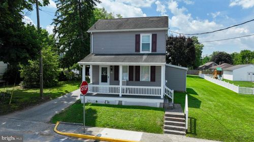 150 Walnut St, MOUNT WOLF, PA, 17347-6406 | Card Image