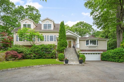 32 Country Rd, Mamaroneck, NY, 10543-1109 | Card Image