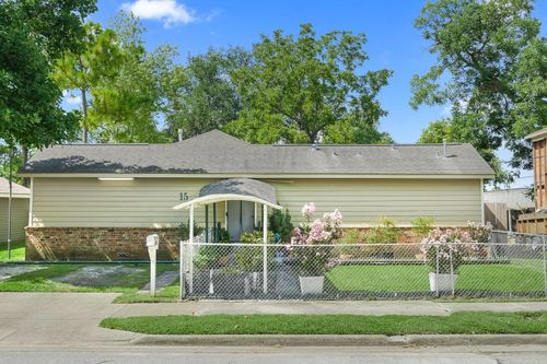 15 E Sterling St, Baytown, TX, 77520-5129 | Card Image