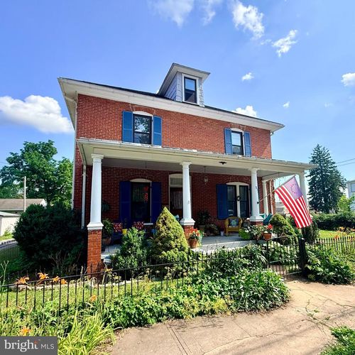 333 E 1st Ave, CHARLES TOWN, WV, 25414-1811 | Card Image