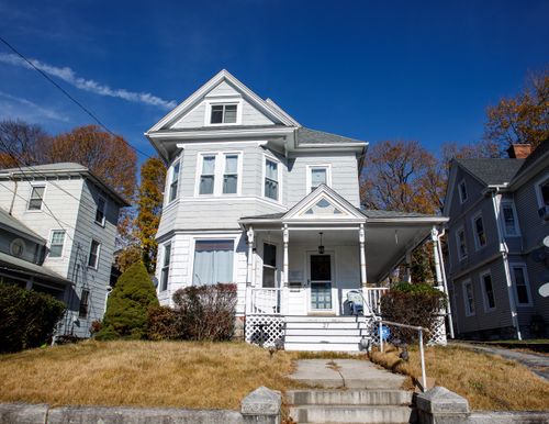 27 West St, New London, CT, 06320-5326 | Card Image