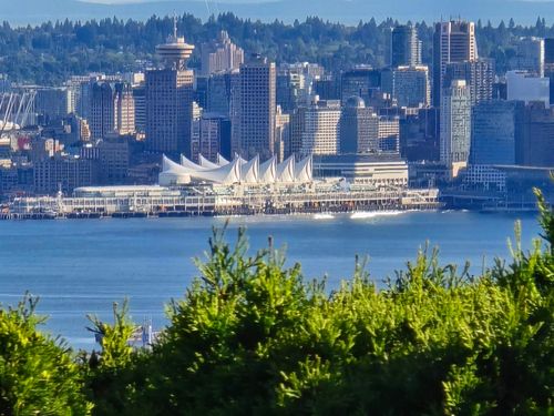414 Montroyal Blvd, North Vancouver, BC, V7N3E1 | Card Image