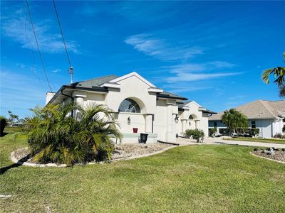 8 Sportsman Terrace, House other with 3 bedrooms, 2 bathrooms and null parking in Rotonda West FL | Image 2