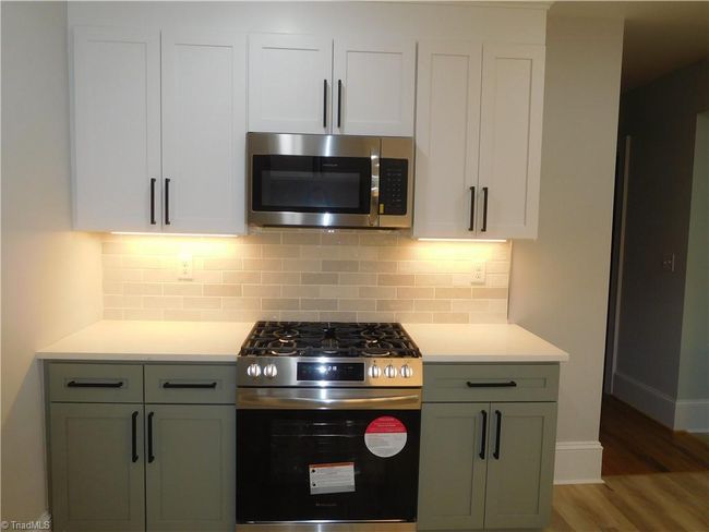STAINLESS STEEL APPLIANCES. | Image 12