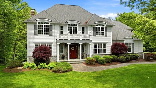 16 Falcon Hts, Wilbraham, MA, 01095-2333 | Card Image