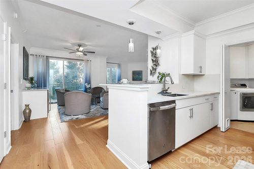 431-300 W 5th St, Charlotte, NC, 28202-1534 | Card Image