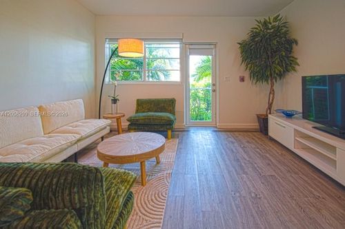 101-3917 N Meridian Ave, Miami Beach, FL, 33140-3855 | Card Image