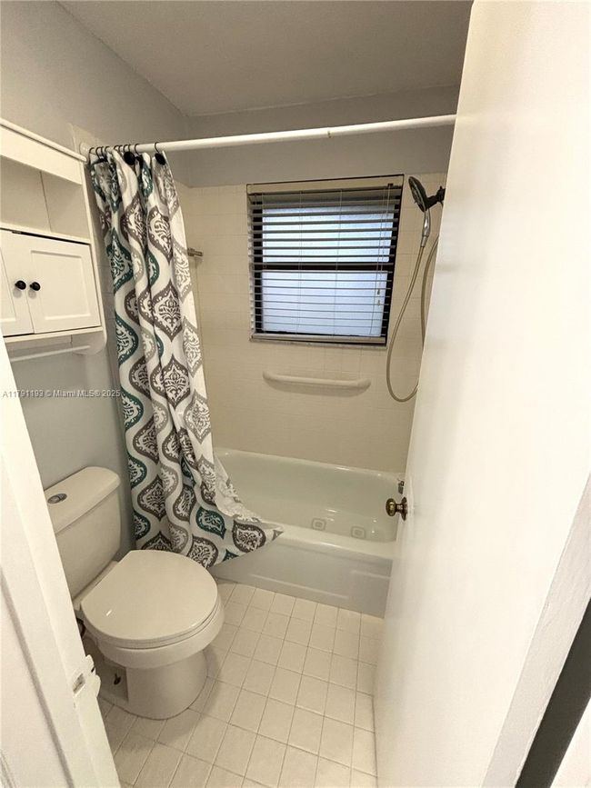 120 Roselle Ct, Home with 3 bedrooms, 2 bathrooms and null parking in Royal Palm Beach FL | Image 23