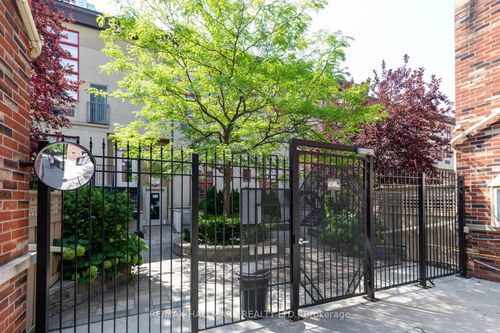 314-21 Earl St, Toronto, ON, M4Y3C8 | Card Image