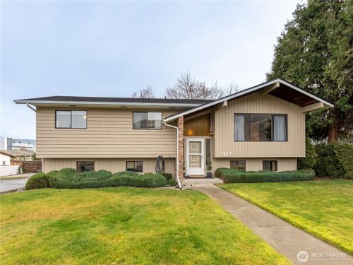 1317 Wedgewood Ave, Wenatchee, WA, 98801-3354 | Card Image