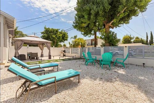 13831 Bessemer St, Valley Glen, CA, 91401-2905 | Card Image