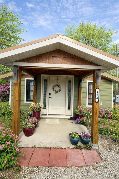 314 W 11th St, Mountain Grove, MO, 65711-1005 | Card Image