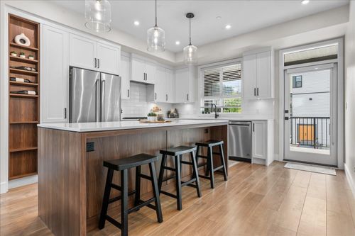 10-45500 Campus Dr, Chilliwack, BC, V2R6E9 | Card Image