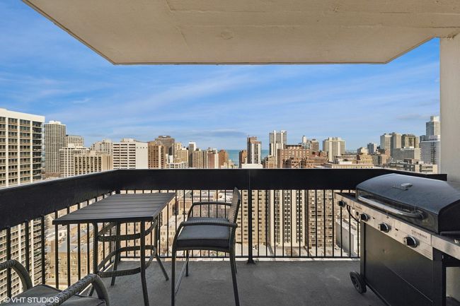 APT-2608 - 1355 N Sandburg Ter, Condo with 2 bedrooms, 1 bathrooms and 1 parking in Chicago IL | Image 16