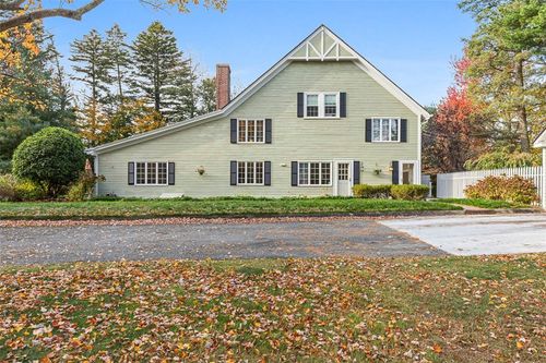 6 Chase Ln, Lincoln, RI, 02865-4806 | Card Image