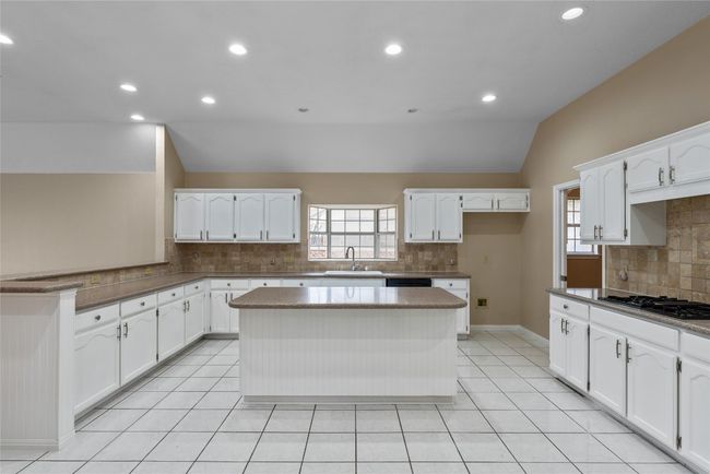 Large Kitchen with built-in Island | Image 12