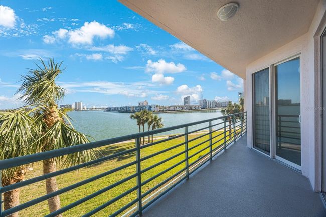 Balcony | Image 23