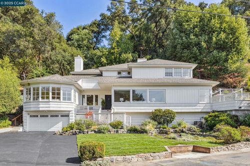 32 Dos Posos, Orinda, CA, 94563-1801 | Card Image